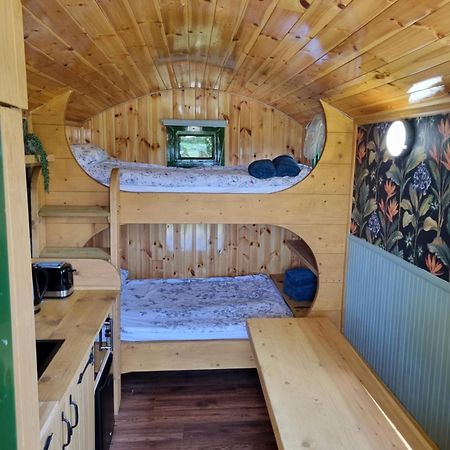 Woodie The Shepherds Hut - Sleeps 4 Чичестер Экстерьер фото